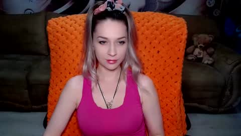 Snapshot of lovellymalina chatting on 02/28/25, 12:52 private open online show from 02/28/25, 12:52