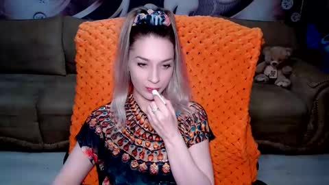 Snapshot of lovellymalina chatting on 03/01/25, 04:44 private open online show from 03/01/25, 04:44