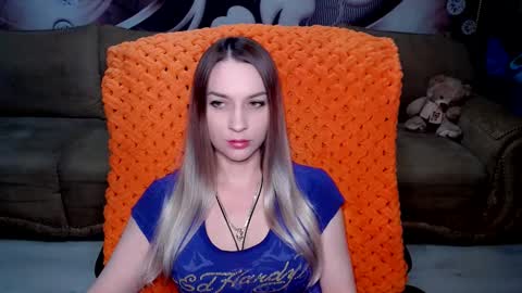 Snapshot of lovellymalina chatting on 03/03/25, 05:18 private open online show from 03/03/25, 05:18