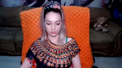 Snapshot of lovellymalina chatting on 03/04/25, 10:13 private open online show from 03/04/25, 10:13