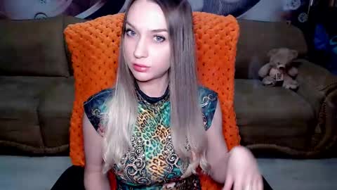 Snapshot of lovellymalina chatting on 03/05/25, 10:11 private open online show from 03/05/25, 10:11