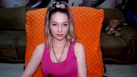 Snapshot of lovellymalina chatting on 03/06/25, 12:09 private open online show from 03/06/25, 12:09