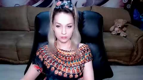 Snapshot of lovellymalina chatting on 03/09/25, 09:13 private open online show from 03/09/25, 09:13