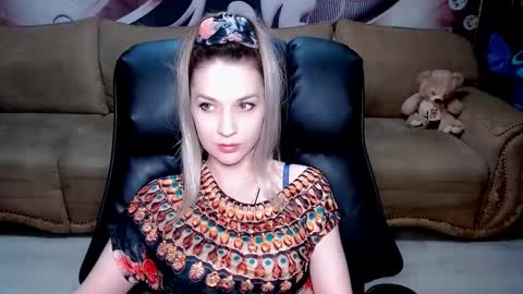 Snapshot of lovellymalina chatting on 03/09/25, 04:55 private open online show from 03/09/25, 04:55