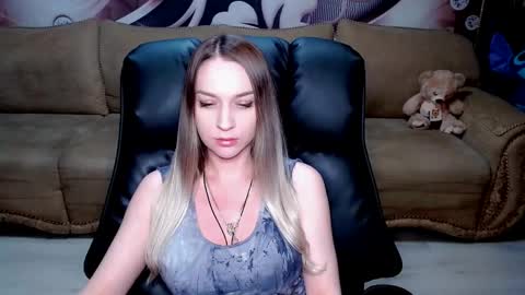 Snapshot of lovellymalina chatting on 03/10/25, 04:35 private open online show from 03/10/25, 04:35
