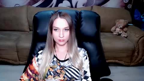 Snapshot of lovellymalina chatting on 03/12/25, 11:53 private open online show from 03/12/25, 11:53