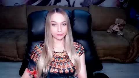 Snapshot of lovellymalina chatting on 09/12/25, 03:23 private open online show from 09/12/25, 03:23