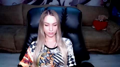 Snapshot of lovellymalina chatting on 09/29/25, 04:45 private open online show from 09/29/25, 04:45