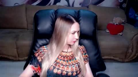 Snapshot of lovellymalina chatting on 10/02/25, 02:13 private open online show from 10/02/25, 02:13