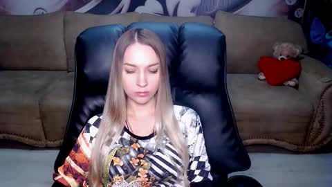 Snapshot of lovellymalina chatting on 11/10/25, 05:56 private open online show from 11/10/25, 05:56