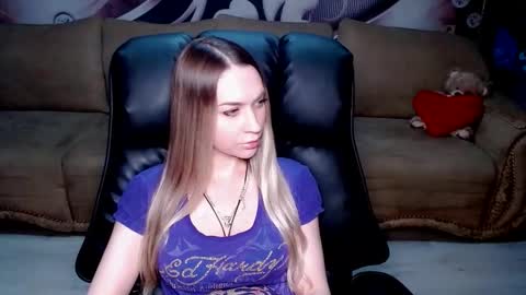 Snapshot of lovellymalina chatting on 12/03/25, 04:16 private open online show from 12/03/25, 04:16