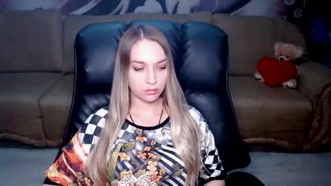 Snapshot of lovellymalina chatting on 01/13/26, 03:50 private open online show from 01/13/26, 03:50