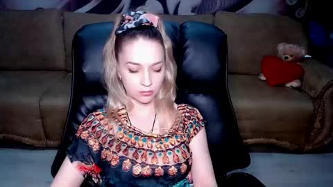 Snapshot of lovellymalina chatting on 01/18/26, 03:05 private open online show from 01/18/26, 03:05