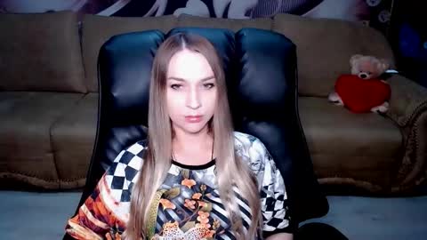 Snapshot of lovellymalina chatting on 02/06/26, 12:19 private open online show from 02/06/26, 12:19