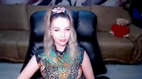 Snapshot of lovellymalina chatting on 02/07/26, 03:05 private open online show from 02/07/26, 03:05