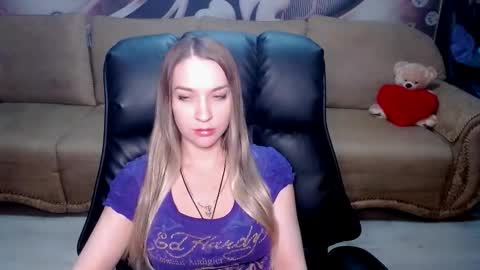 Snapshot of lovellymalina chatting on 02/16/26, 01:40 private open online show from 02/16/26, 01:40