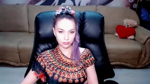 Snapshot of lovellymalina chatting on 02/20/26, 10:27 private open online show from 02/20/26, 10:27