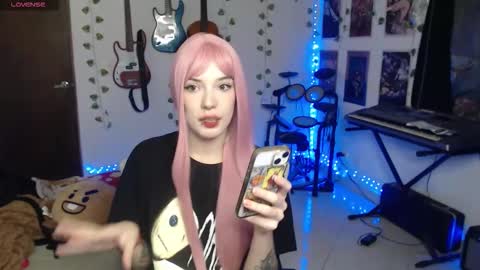 Cassie online show from 11/28/25, 01:19