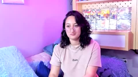 Snapshot of lovely_chloe19 chatting on 01/16/25, 05:33 Chloe online show from 01/16/25, 05:33