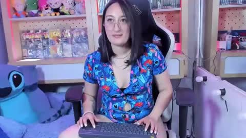 Snapshot of lovely_chloe19 chatting on 01/17/25, 01:56 Chloe online show from 01/17/25, 01:56