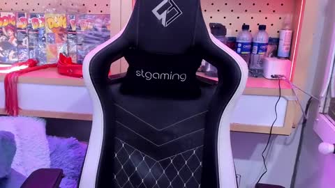 Snapshot of lovely_chloe19 chatting on 02/26/25, 02:14 Chloe online show from 02/26/25, 02:14