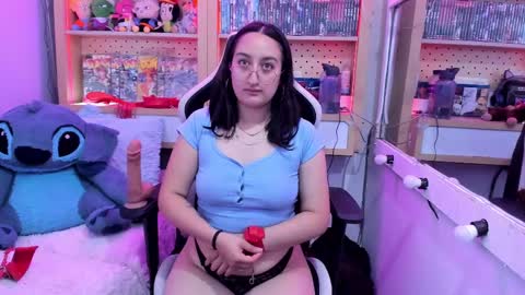 Snapshot of lovely_chloe19 chatting on 03/03/25, 01:53 Chloe online show from 03/03/25, 01:53