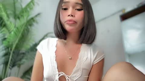 lovely_cittie18 online show from 04/17/26, 07:33