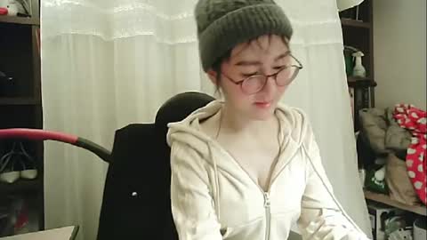 Snapshot of lovely_dana chatting on 01/05/25, 03:34 DANA KIM online show from 01/05/25, 03:34