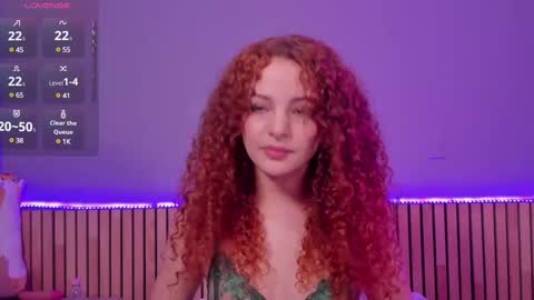 Snapshot of lovely_emma18 chatting on 02/19/25, 06:32 Emma online show from 02/19/25, 06:32