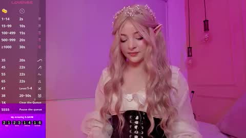 Snapshot of lovely_emma18 chatting on 10/31/25, 01:45 Emma online show from 10/31/25, 01:45