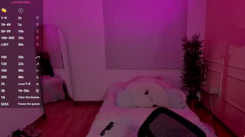 Snapshot of lovely_emma18 chatting on 05/19/26, 02:40 Emma online show from 05/19/26, 02:40