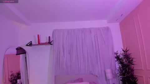 Snapshot of lovely_emma18 chatting on 07/02/26, 01:06 Emma online show from 07/02/26, 01:06