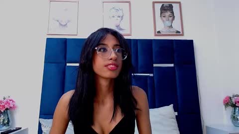 Snapshot of lovely_kitten_ chatting on 10/29/25, 02:08   online show from 10/29/25, 02:08
