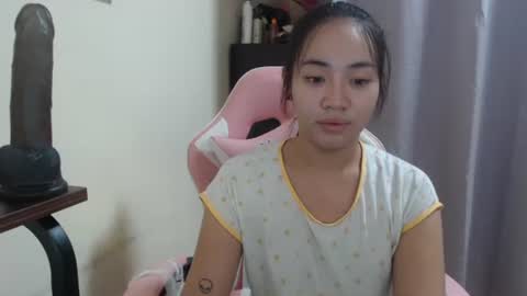 lovely_leah23 online show from 11/28/25, 03:14