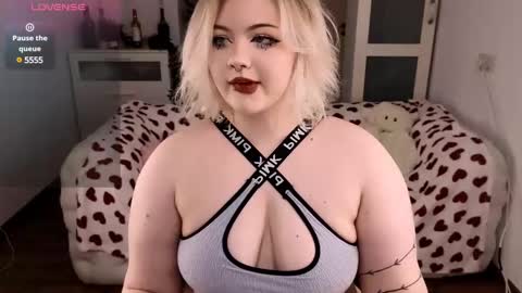 lovely_leilla online show from 02/26/25, 10:09