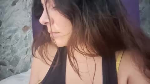 Snapshot of lovely_maia chatting on 11/07/25, 11:05 Maya online show from 11/07/25, 11:05