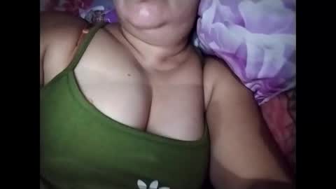 lovely_orchid online show from 10/08/25, 09:51