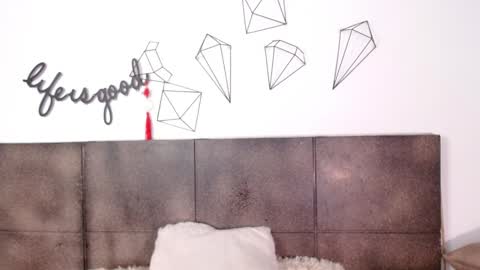 Snapshot of lovely_secret chatting on 01/09/25, 04:49 Hi guys online show from 01/09/25, 04:49