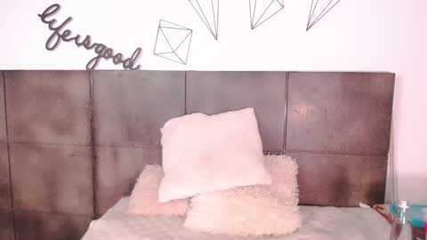 Snapshot of lovely_secret chatting on 11/06/25, 03:24 Hi guys online show from 11/06/25, 03:24