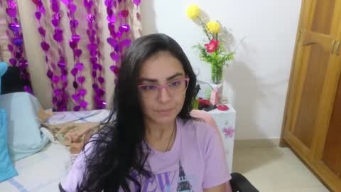 Snapshot of lovely_trix_ chatting on 12/17/24, 11:39 Trix online show from 12/17/24, 11:39