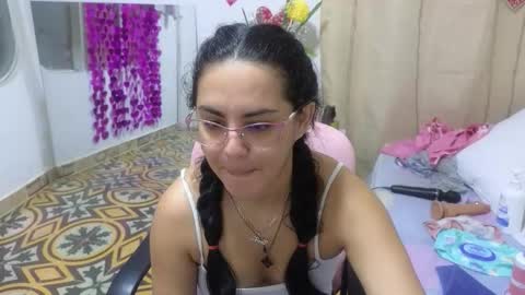 Snapshot of lovely_trix_ chatting on 11/21/25, 11:42 Trix online show from 11/21/25, 11:42