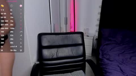 Snapshot of lovelyaria_ chatting on 12/04/25, 08:39 Aria3 online show from 12/04/25, 08:39