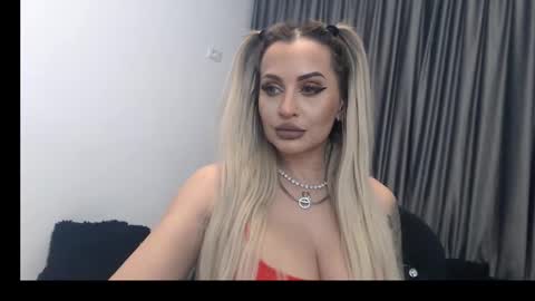 Snapshot of lovelyblondyxxx chatting on 02/23/25, 10:42 PrAllinXXXa online show from 02/23/25, 10:42