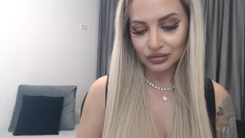 Snapshot of lovelyblondyxxx chatting on 03/12/25, 01:47 PrAllinXXXa online show from 03/12/25, 01:47