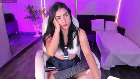 Snapshot of lovelyeyesx chatting on 10/21/25, 05:13 Lovely online show from 10/21/25, 05:13