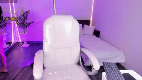 Snapshot of lovelyeyesx chatting on 11/10/25, 05:12 Lovely online show from 11/10/25, 05:12