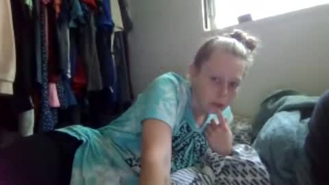 Snapshot of lovelyjanes299 chatting on 07/19/26, 02:43 Livelyjanespapi0699 online show from 07/19/26, 02:43