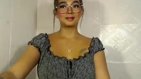 Snapshot of lovelykayleexx chatting on 12/23/24, 04:50 ara online show from 12/23/24, 04:50