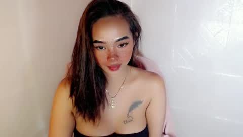 Snapshot of lovelykayleexx chatting on 02/08/25, 12:17 ara online show from 02/08/25, 12:17