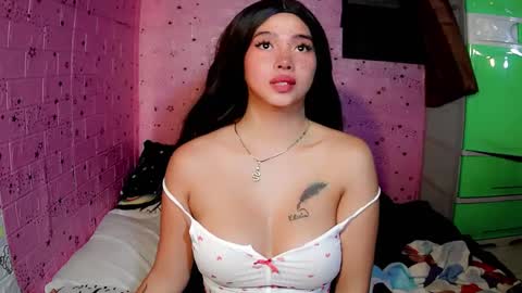 Snapshot of lovelykayleexx chatting on 03/10/25, 12:15 ara online show from 03/10/25, 12:15